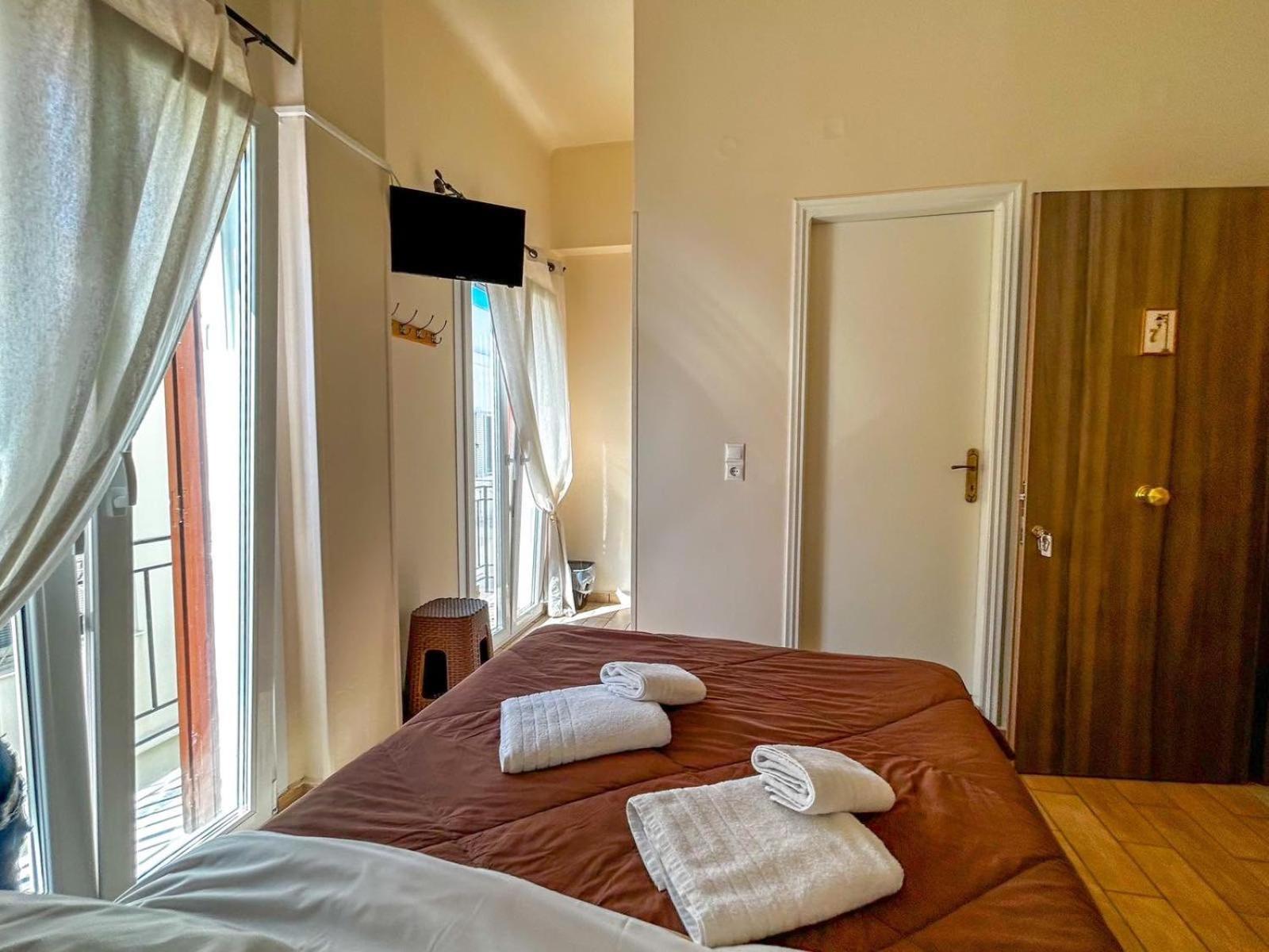 Central 9 Rooms Ermoupoli Room photo